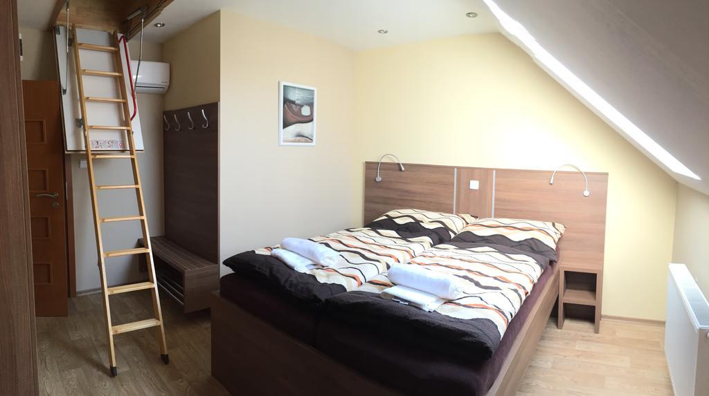 Penzion Toscana Lanzhot Room photo